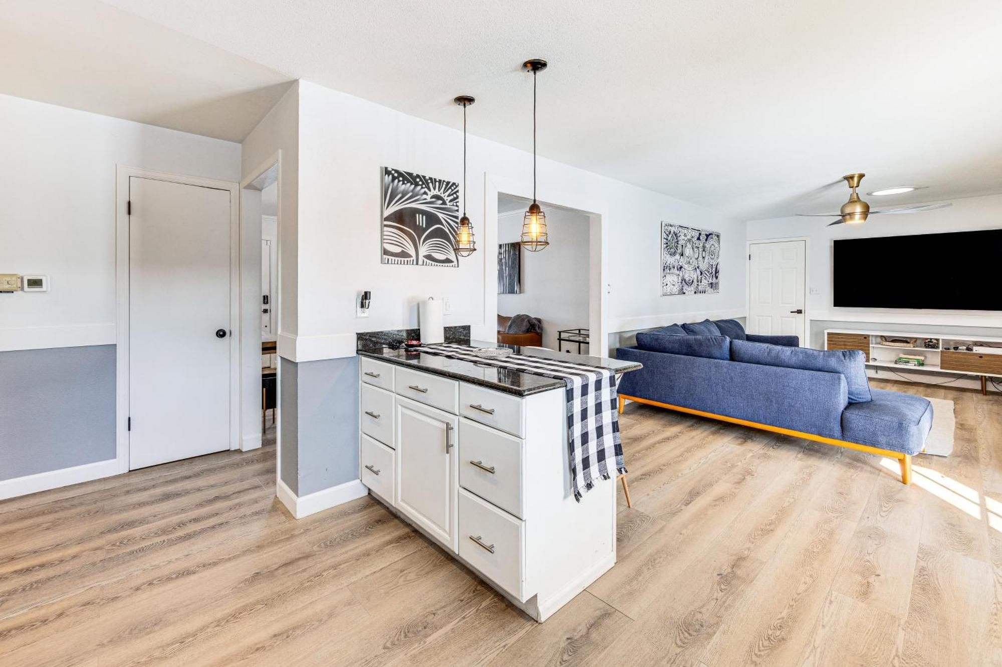 4 Mi To Dtwn Contemporary Gem In